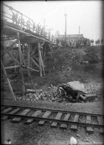 Accident de voiture au pont de l'Église. - 30 juin 1914.